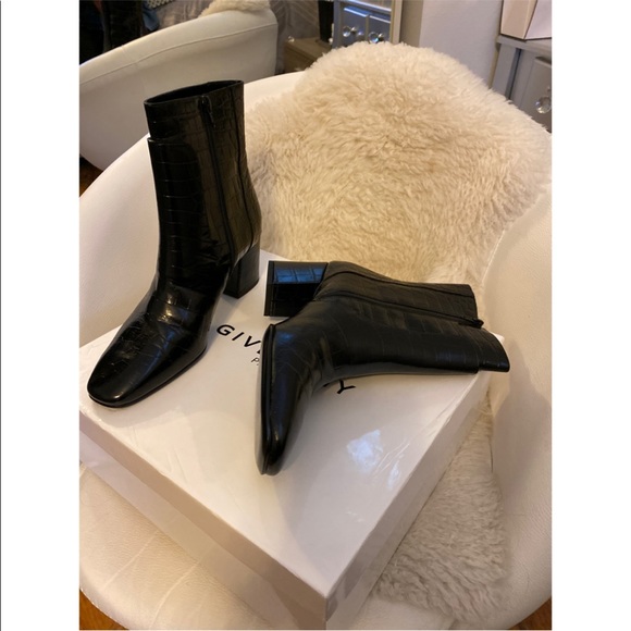 GIVENCHY ANKLE BOOTS - Picture 4 of 6